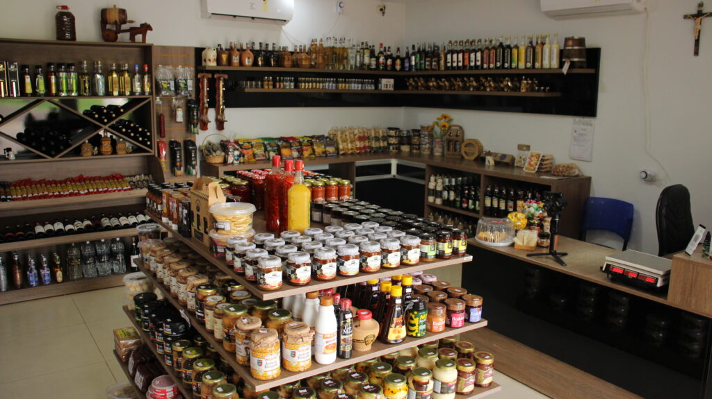 IMG_2527-1024x575 Loja às margens da PR-323 oferece o verdadeiro sabor de Minas e produtos coloniais da região