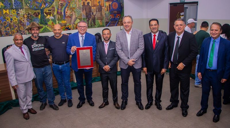 BONIN-PIRAQUARA-90-800x445-1 Newton Bonin recebe título de Cidadão Honorário e tem trajetória marcada por trabalho, fé e geração de oportunidades