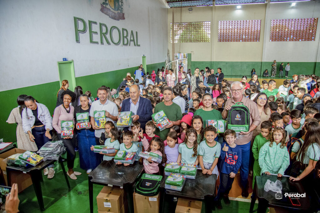 IMG_1089-1024x683 Perobal investe na Educação e entrega kits escolares para toda a rede municipal